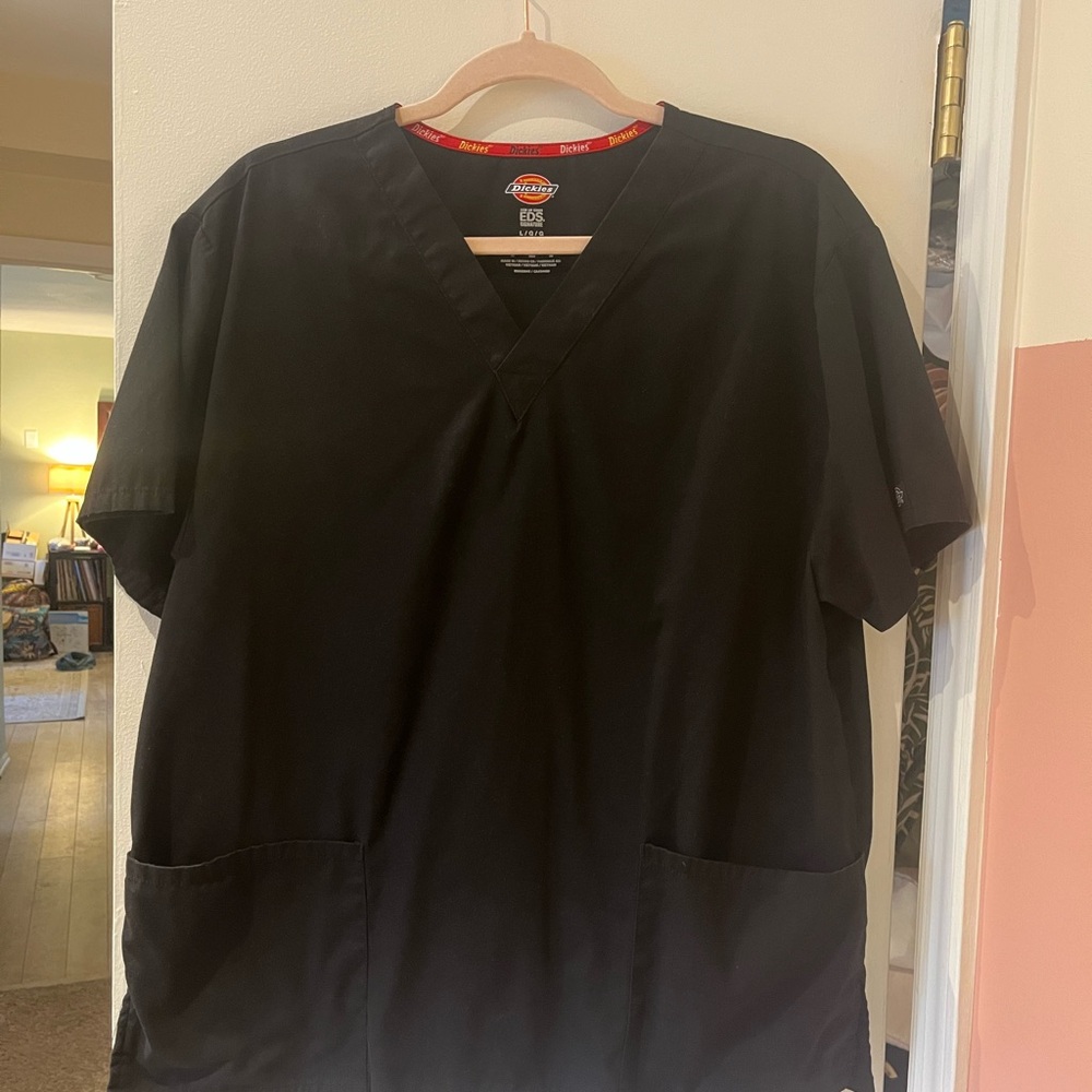 Dickies unisex Black V-Neck scrub top with Pockets